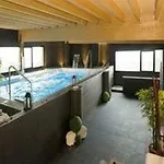 Hotel Bella &
