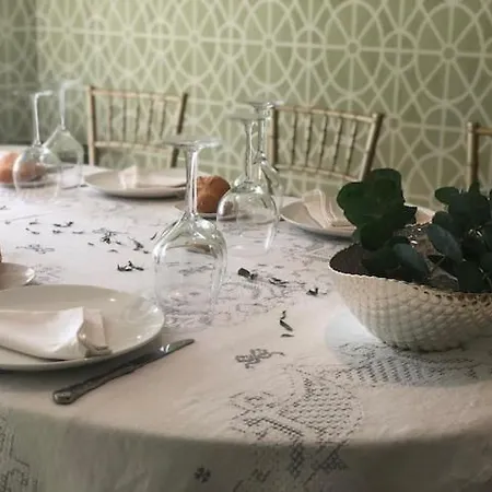 Ξενοδοχείο Bella &