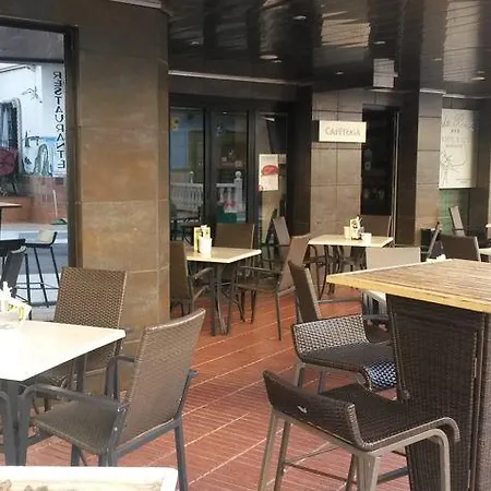 Hotel Bella &