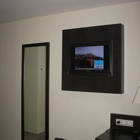 Hotel Bella &