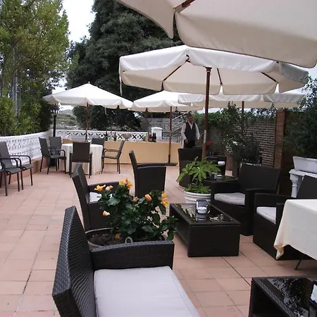 Hotel Bella &