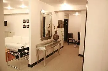 Bella & 3*