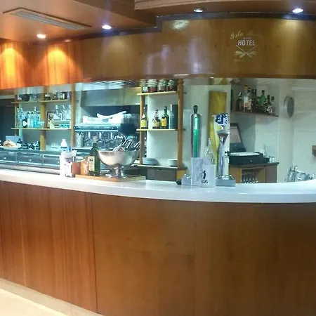 Hotel Bella &